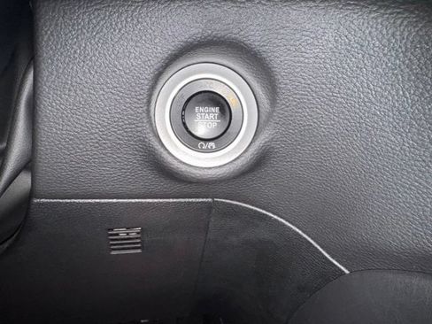 Used 2025 Chrysler Pacifica Limited FWD image 14