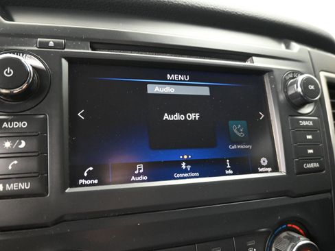 Used 2019 Nissan Titan S image 12