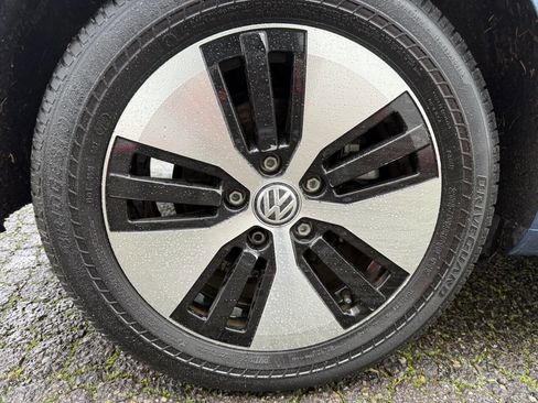 Used 2016 Volkswagen e-Golf SE image 4
