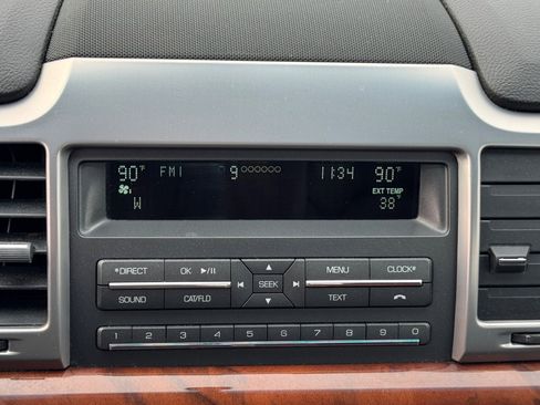 Used 2011 Lincoln MKZ image 21