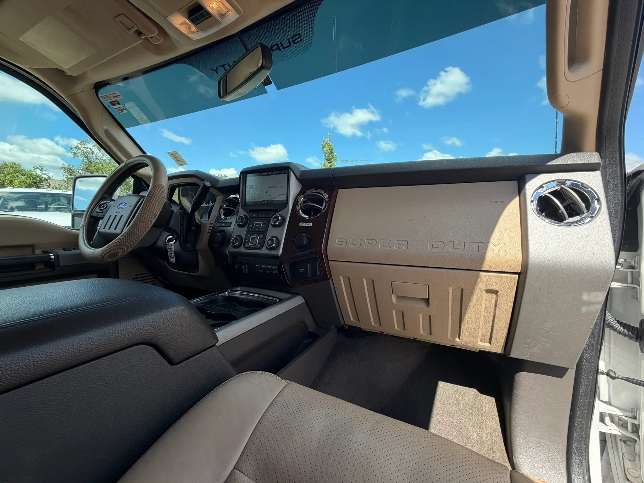 Used 2015 Ford F250 Lariat w/ Lariat Ultimate Package AWD/4WD image 24