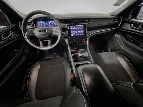 Used 2025 Jeep Grand Cherokee L Laredo image 30