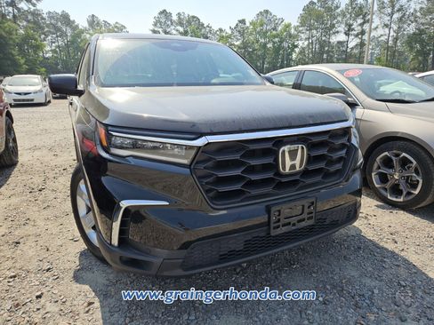 Certified 2023 Honda Pilot LX image 4