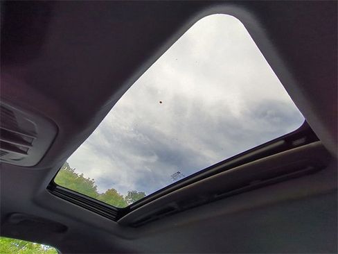 Certified 2018 Chevrolet Cruze LT w/ Sun And Sound Package image 19