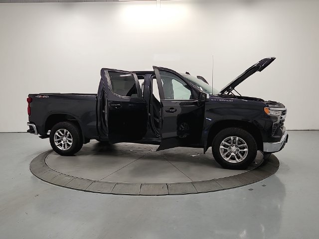 Used 2023 Chevrolet Silverado 1500 LT AWD/4WD image 40