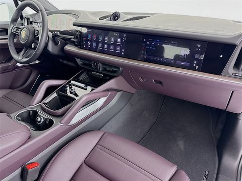 New 2025 Porsche Cayenne Coupe image 31