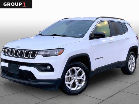 Used 2024 Jeep Compass Latitude AWD/4WD image 1