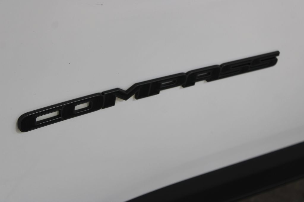 Used 2025 Jeep Compass Trailhawk AWD/4WD image 17