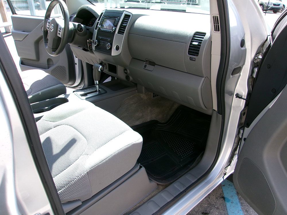 Used 2017 Nissan Frontier SV AWD/4WD image 12