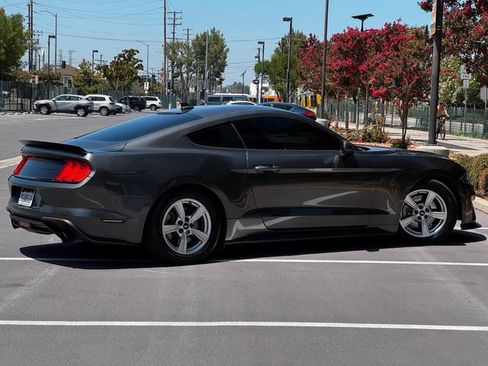 Used 2020 Ford Mustang Coupe RWD image 17