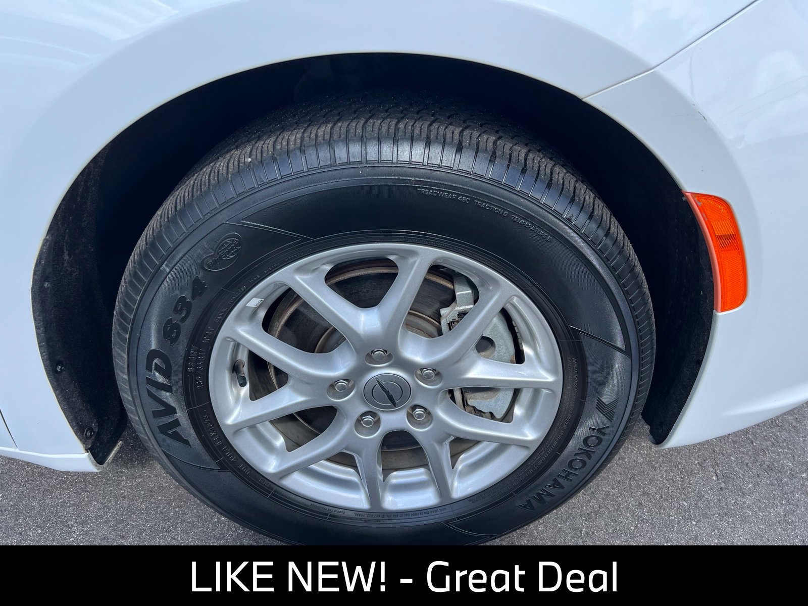 Used 2024 Chrysler Pacifica Touring-L FWD image 10