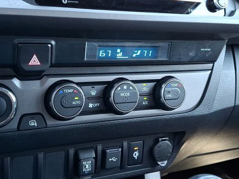 Certified 2021 Toyota Tacoma TRD Off-Road AWD/4WD image 19