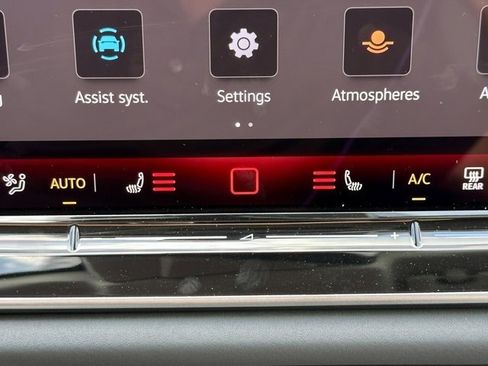 New 2025 Volkswagen Tiguan SE image 25