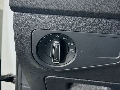 Used 2022 Volkswagen Tiguan SE AWD/4WD image 18