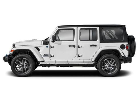 Certified 2025 Jeep Wrangler Unlimited Sahara w/ Safety Group AWD/4WD image 3