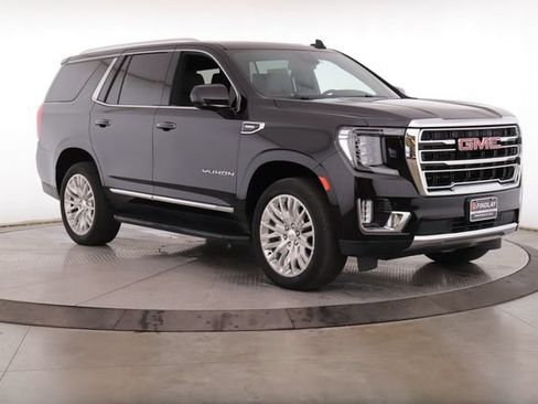 Used 2024 GMC Yukon SLT AWD/4WD image 2