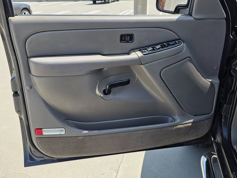 Used 2005 Chevrolet Avalanche Z71 w/ Preferred Equipment Group image 19