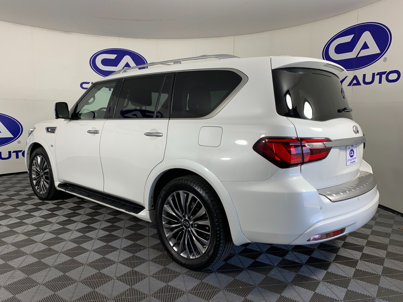 Used 2018 INFINITI QX80 4WD w/ Deluxe Technology Package image 5