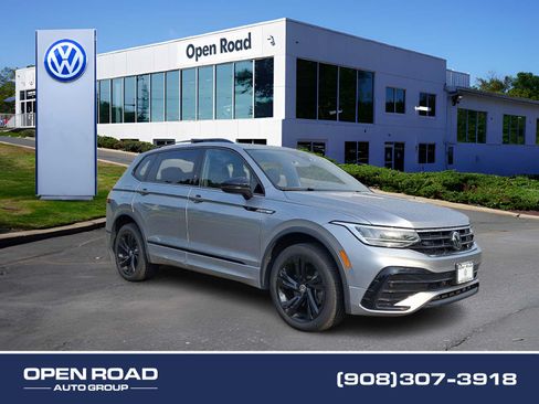 Used 2024 Volkswagen Tiguan SE R-Line AWD/4WD image 1