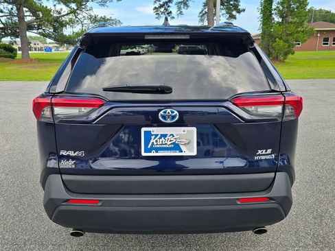 Used 2020 Toyota RAV4 XLE AWD/4WD image 4