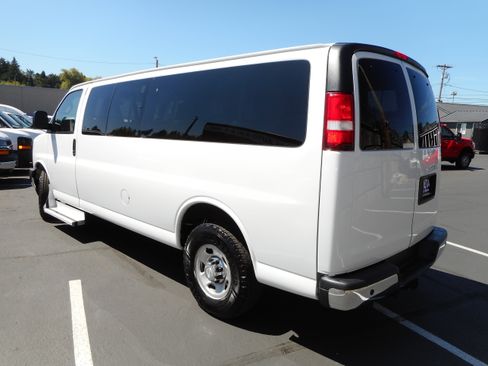 Used 2017 Chevrolet Express 3500 LT w/ LT Preferred Equipment Group RWD image 10