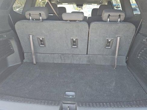 Used 2025 GMC Acadia Elevation image 12