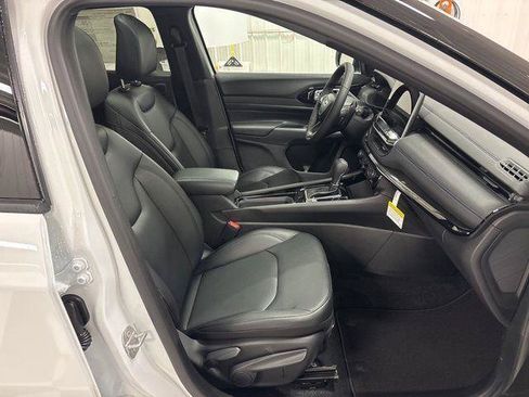 Used 2026 Jeep Compass Limited w/ Sun, Sound & Navigation Group AWD/4WD image 23