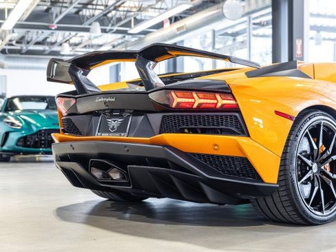 Used 2018 Lamborghini Aventador S AWD/4WD image 31