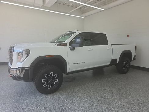 Used 2026 GMC Sierra 2500 AT4X AWD/4WD image 2