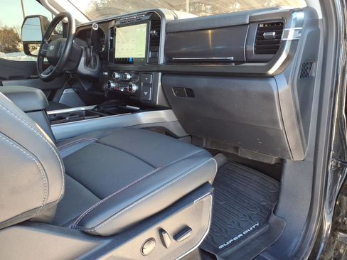 Used 2023 Ford F250 Lariat w/ Sport Appearance Package image 10