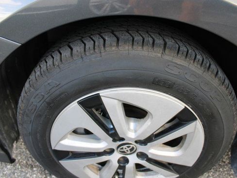 Used 2016 Toyota Prius Three image 24