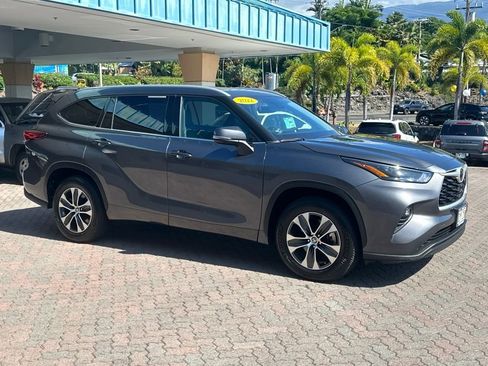 Used 2022 Toyota Highlander XLE image 6