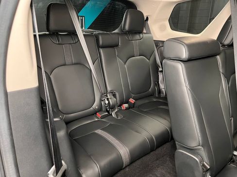 Used 2025 Honda Pilot Touring image 19