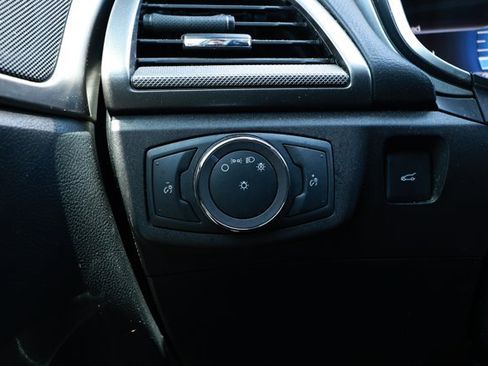 Used 2019 Ford Fusion SE FWD image 15