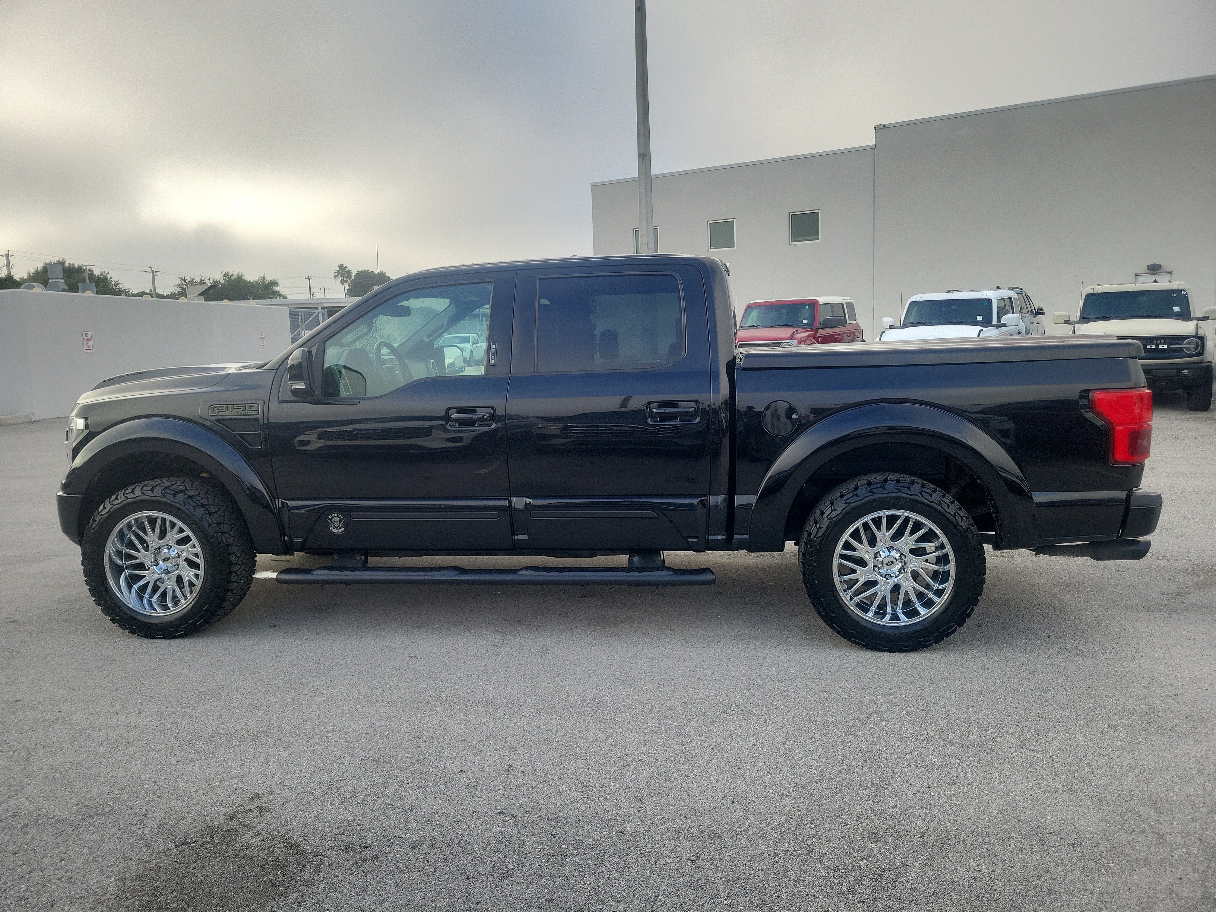 Used 2018 Ford F150 Lariat w/ Equipment Group 502A Luxury AWD/4WD image 8
