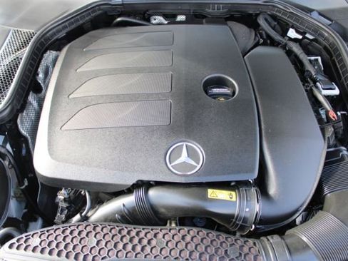 Used 2019 Mercedes-Benz C 300 SEDAN 4 DR 2.0L I4 F DOHC 16V w/ Premium Package image 17