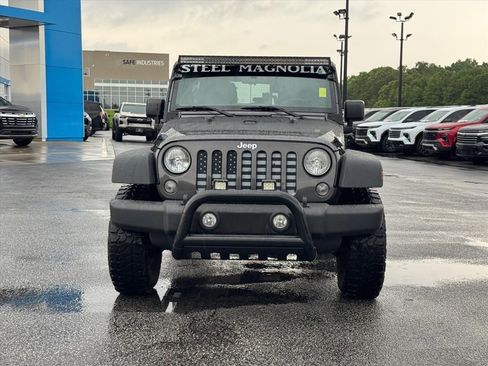 Used 2017 Jeep Wrangler Unlimited Sport w/ Connectivity Group AWD/4WD image 8