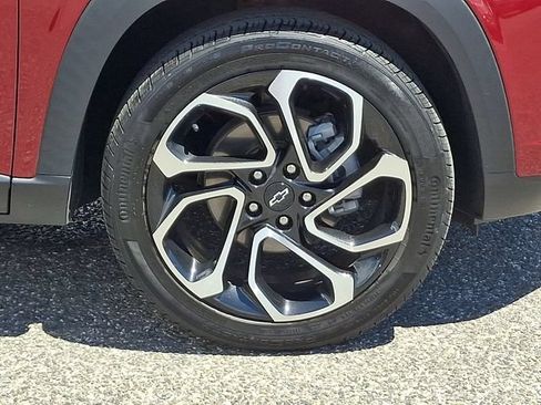 Used 2024 Chevrolet Trax RS w/ Sunroof Package FWD image 28