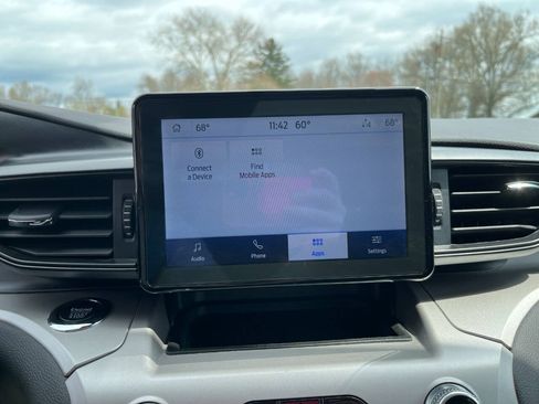 Used 2023 Ford Explorer XLT AWD/4WD image 29
