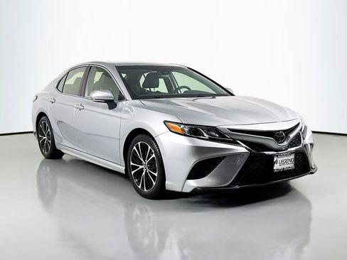 Used 2018 Toyota Camry SE w/ Moonroof Package image 3
