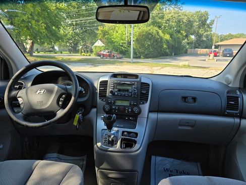 Used 2007 Hyundai Entourage GLS FWD image 10
