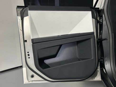 Used 2024 Tesla Cybertruck AWD Crew Cab image 18