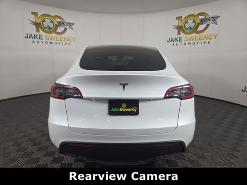 Used 2024 Tesla Model Y 2WD image 9