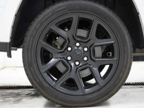 Used 2022 RAM 1500 Laramie AWD/4WD image 9