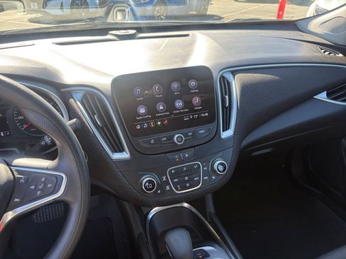 Used 2024 Chevrolet Malibu LT image 17