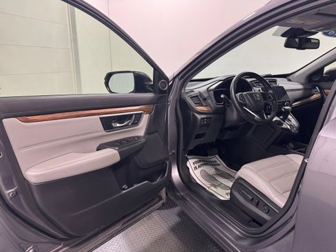 Used 2018 Honda CR-V Touring image 3