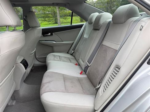 Used 2012 Toyota Camry XLE w/ Leather Pkg FWD image 29