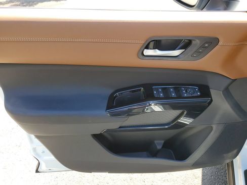 New 2026 Nissan Pathfinder Platinum AWD/4WD image 14