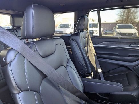 Used 2024 Jeep Grand Cherokee L Limited w/ Luxury Tech Group II image 32