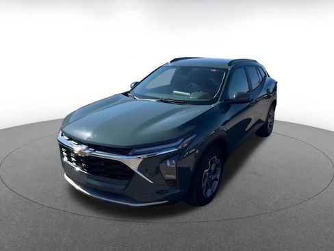 Used 2025 Chevrolet Trax LT image 7